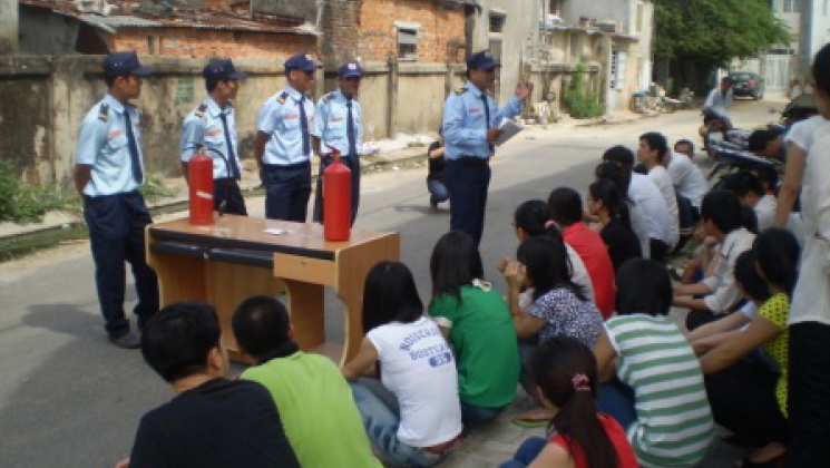 Công ty vệ sỹ Thành Long diễn tập PCCC