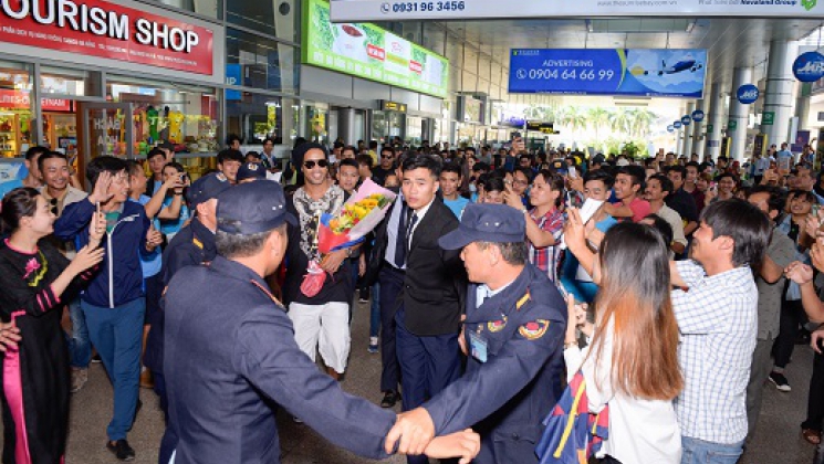 Vệ sỹ Thành Long Hộ tống VIP