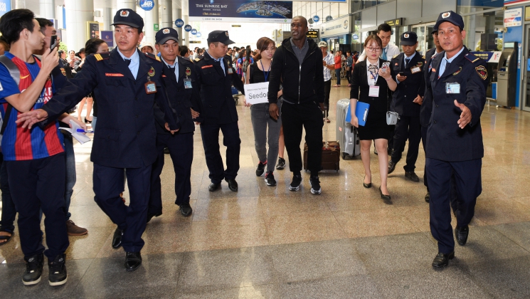 Vệ sỹ Thành Long Hộ tống VIP